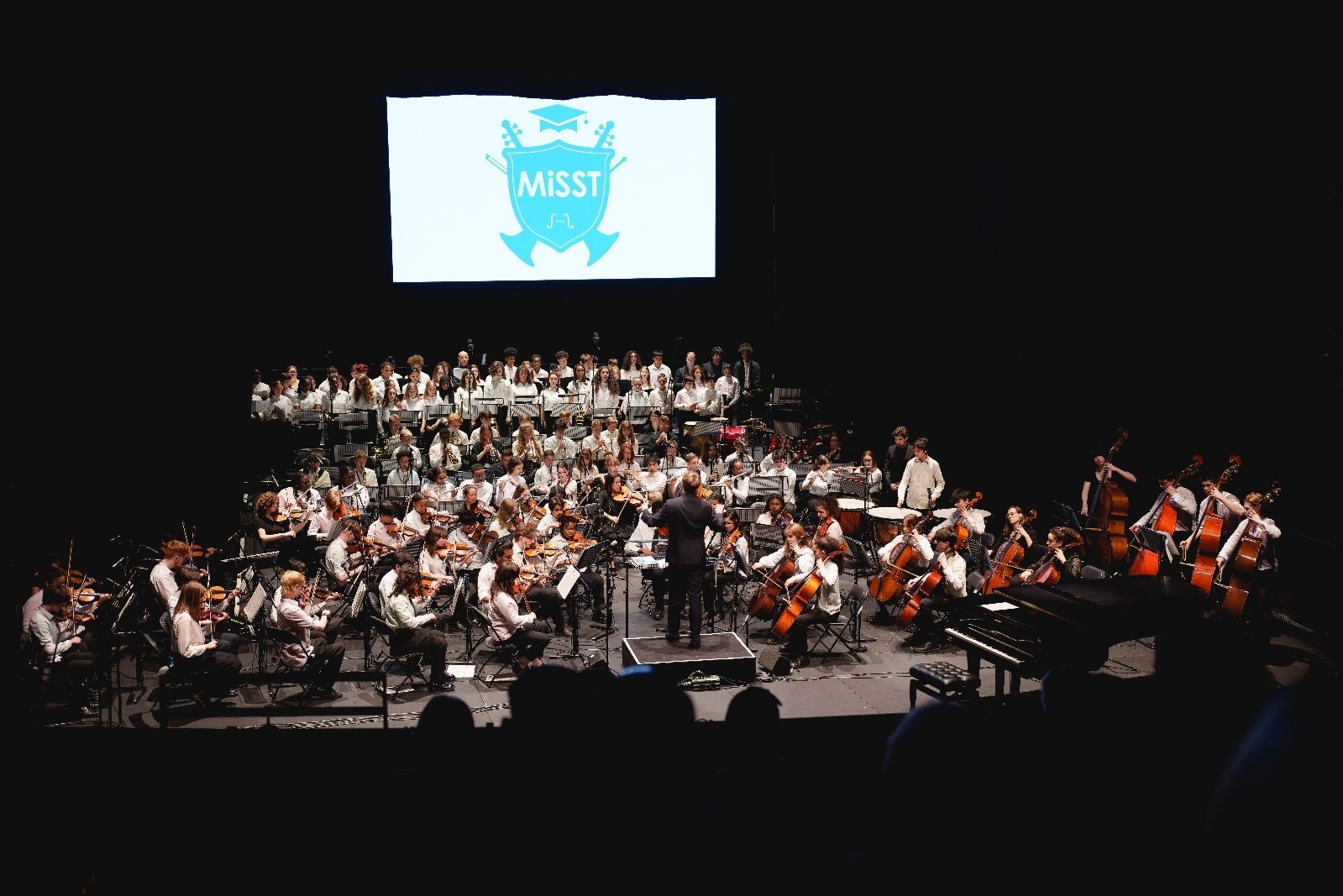 Photo by kind permission of Andy Paradise - Paradise/PhOtO)